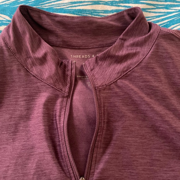 Athletic material top - Picture 2 of 4